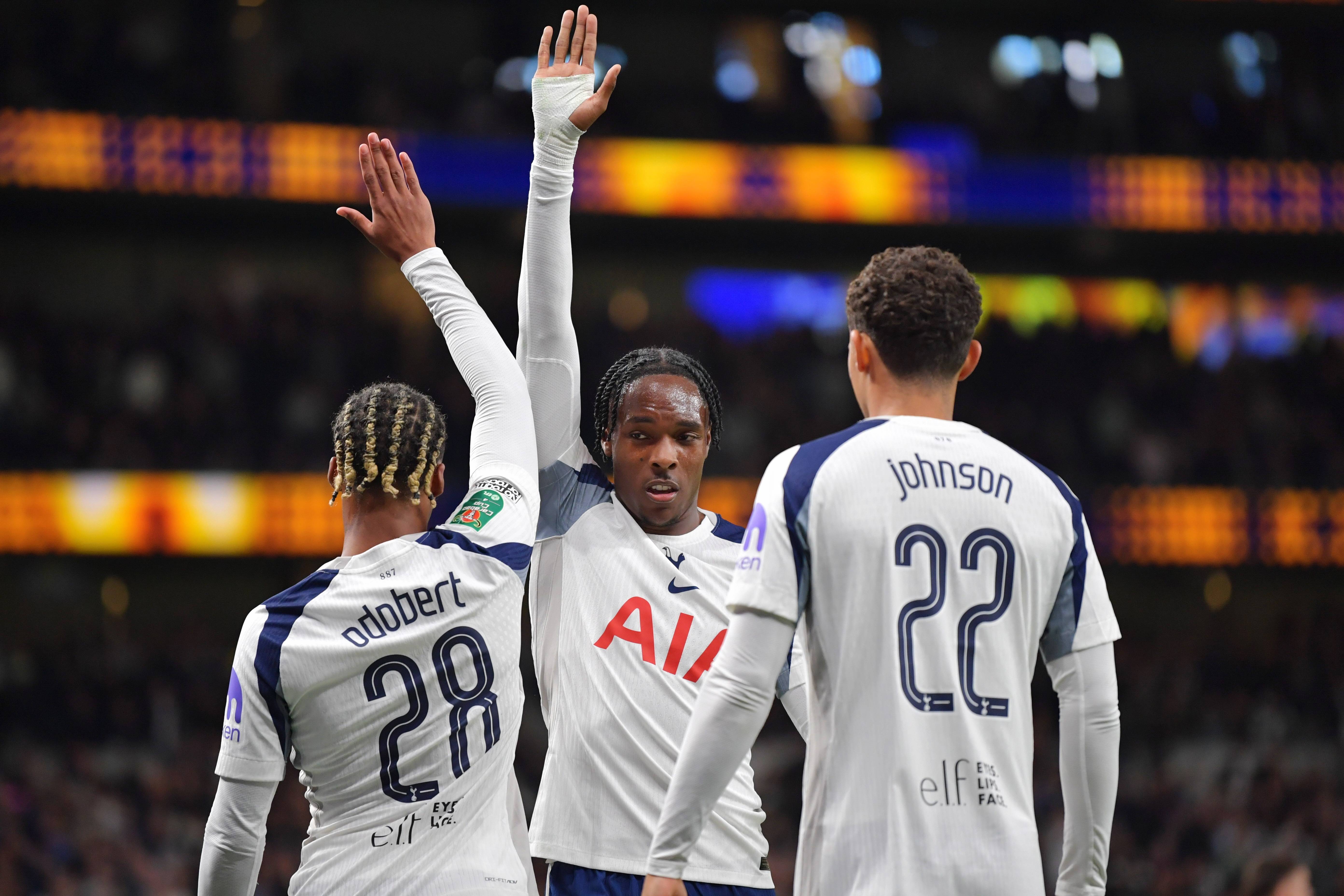 阿扎伦卡赛事官方发布挺进下一轮新规斯图加特刷新队史纪录备战葡超，网友：加时末段广东宏远门线救险 